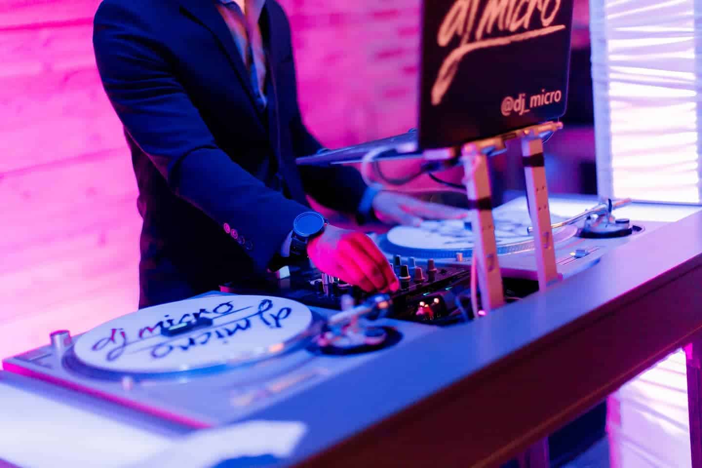 Close up on a DJ's turntables
